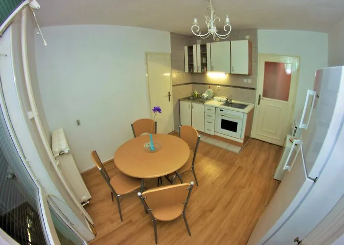 Panorama Stan Na Dan Uzice, Glavna Ulica * Užice