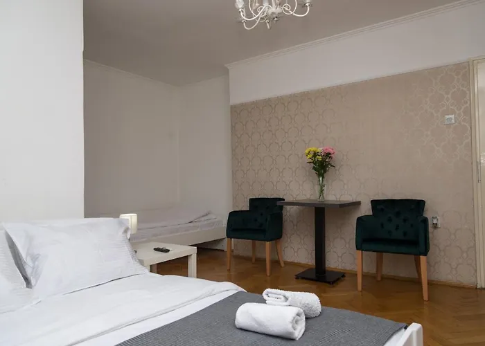 Panorama Stan Na Dan Uzice, Glavna Ulica * Užice